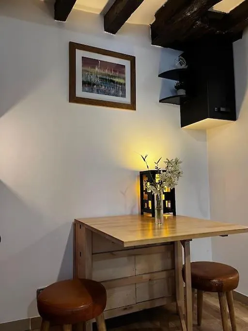 Au Marais Centre Apartment Paris